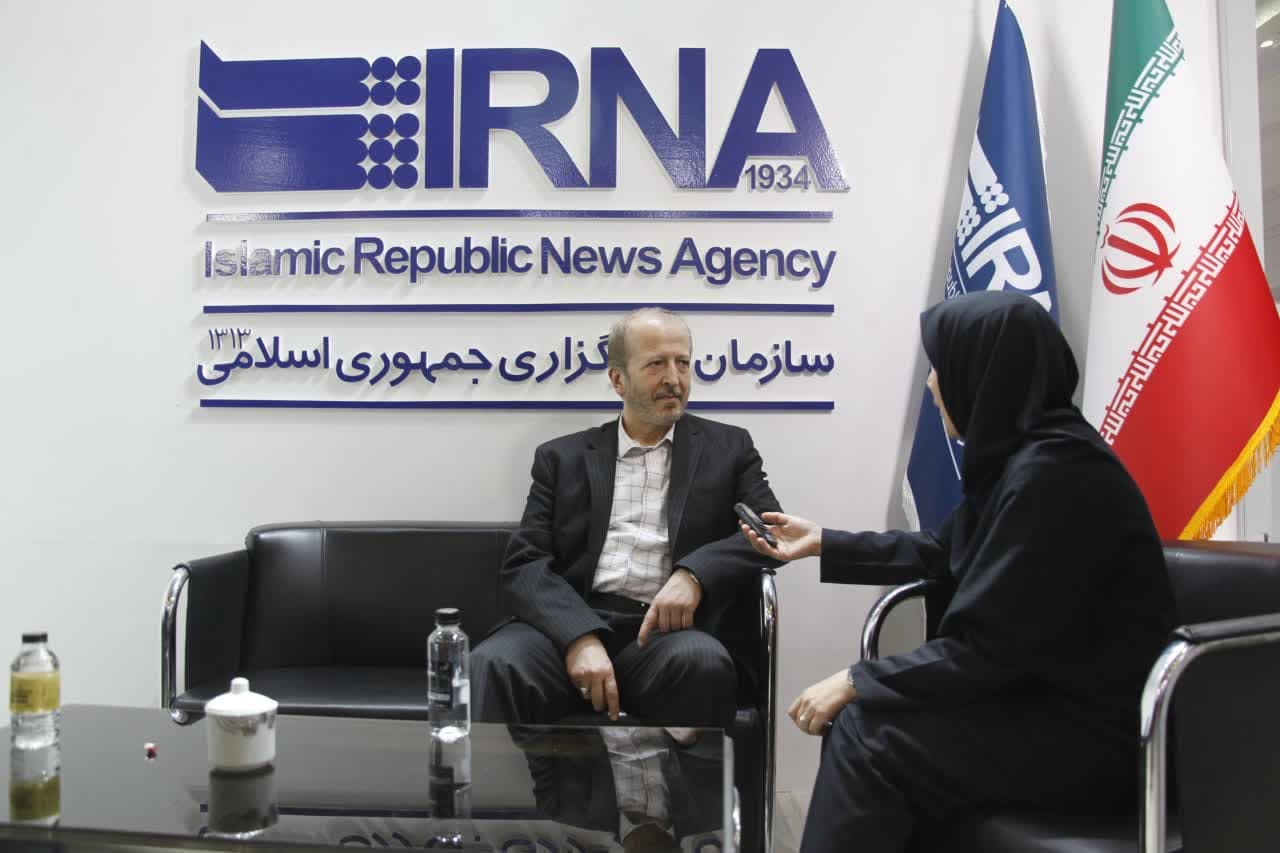 بازدید رییس دانشگاه از نمایشگاه رسانه‌های ایران